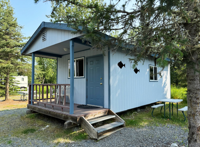 2 person cabin available for lodging at Gotta Fish Charters in Ninilchik, Alaska