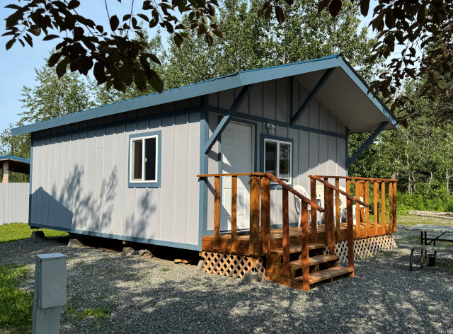 A Gotta Fish Charters cabin available for lodging in Ninilchik